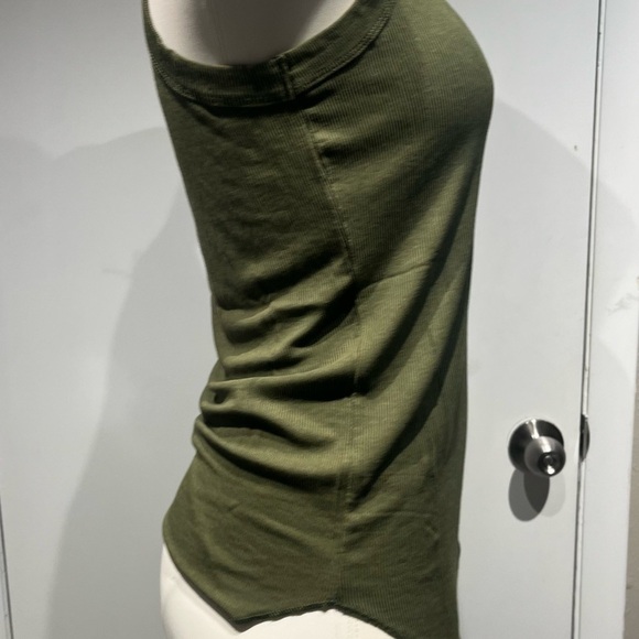 Nostalgia Green Fitted Tank Top - Picture 2 of 8